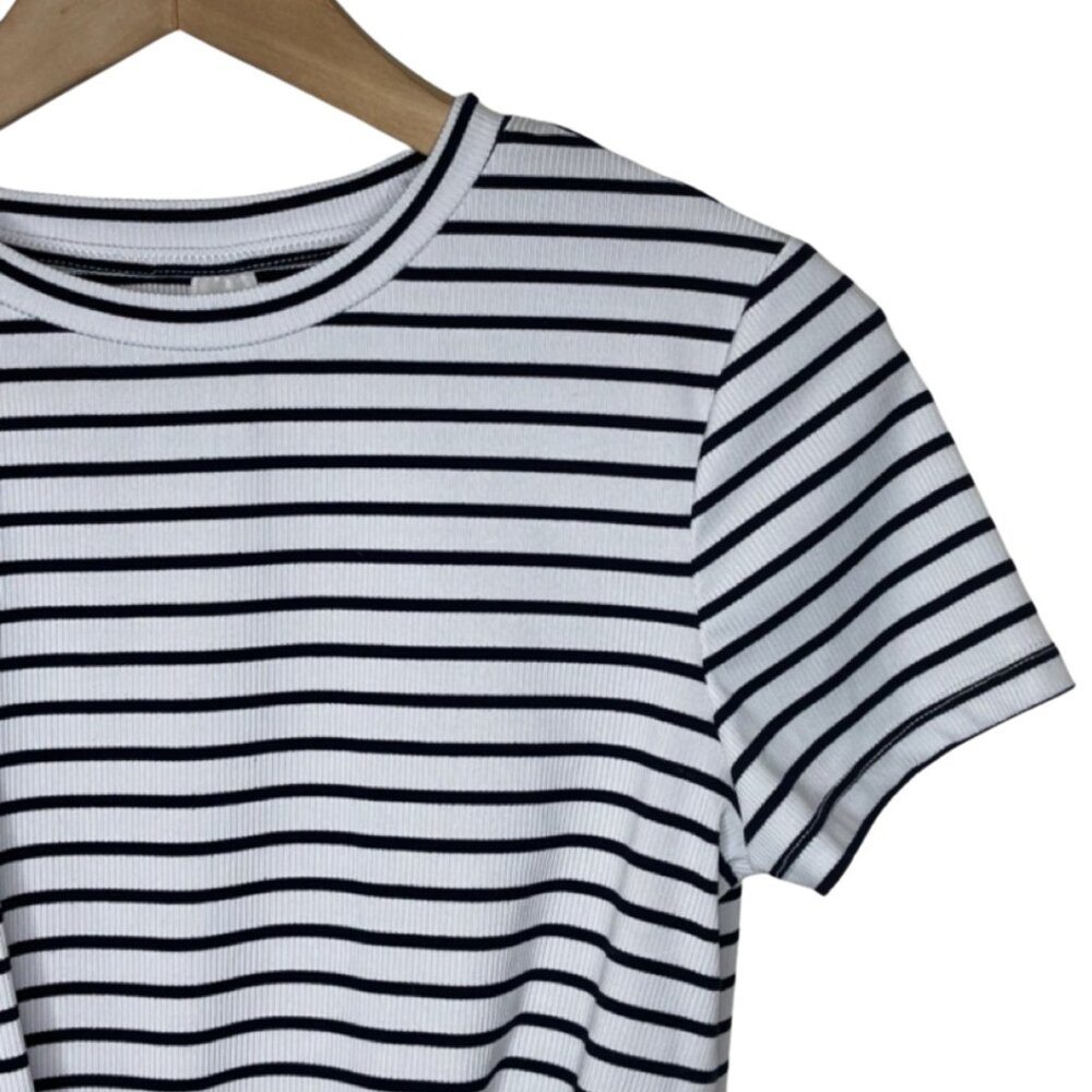 UNBRANDED | Women's Ribbed Blue and White Striped Knot Cropped Top | Size L - Picture 2 of 7
